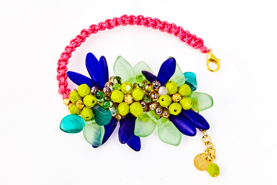BraceletFlowersPistachiocordFucsia2018PE45_ov