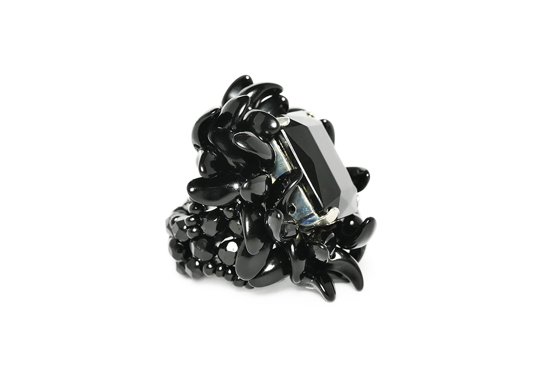 Anello-Grace-Nero-Nero-laterale